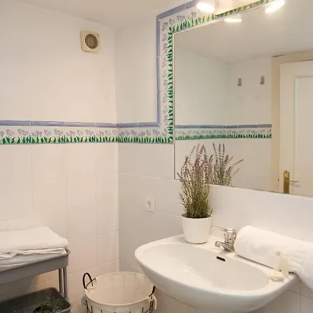 Idyllic & Loveliest With Patio.private Parking *