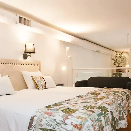 Idyllic & Loveliest With Patio.private Parking Apartment