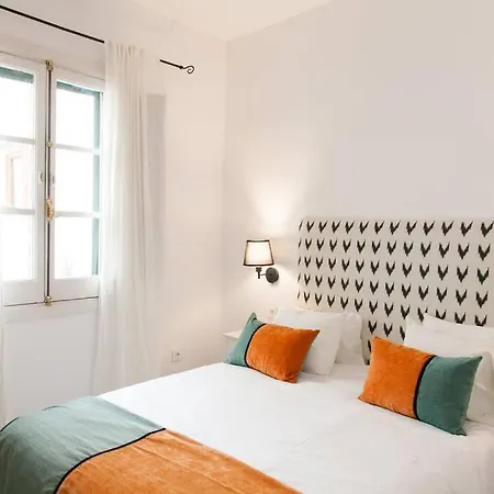 Idyllic & Loveliest With Patio.private Parking Apartment Seville