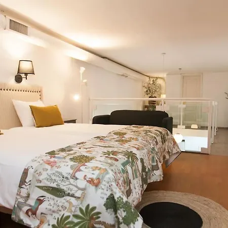 Idyllic & Loveliest With Patio.private Parking Apartment *