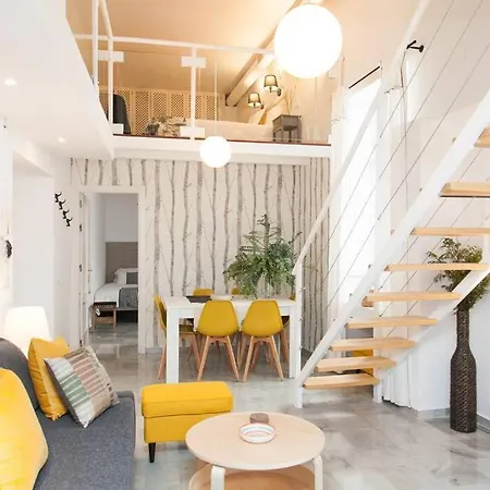 Apartment Idyllic & Loveliest With Patio.private Parking