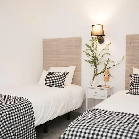 Idyllic & Loveliest With Patio.private Parking Apartment *