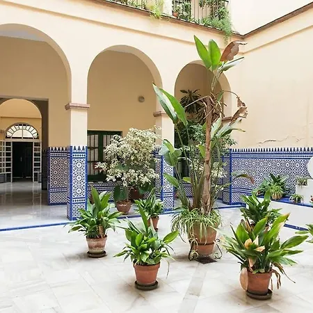 Apartment Idyllic & Loveliest With Patio.private Parking