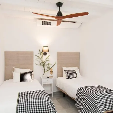 Idyllic & Loveliest With Patio.private Parking Apartment *